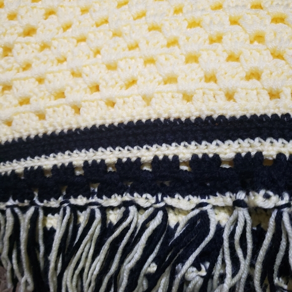 Crochet shawl - Picture 2 of 3